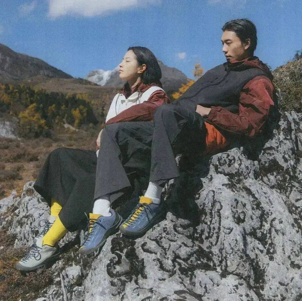 皇冠信用盘注册开户_年轻人正在用丑鞋踹翻全世界