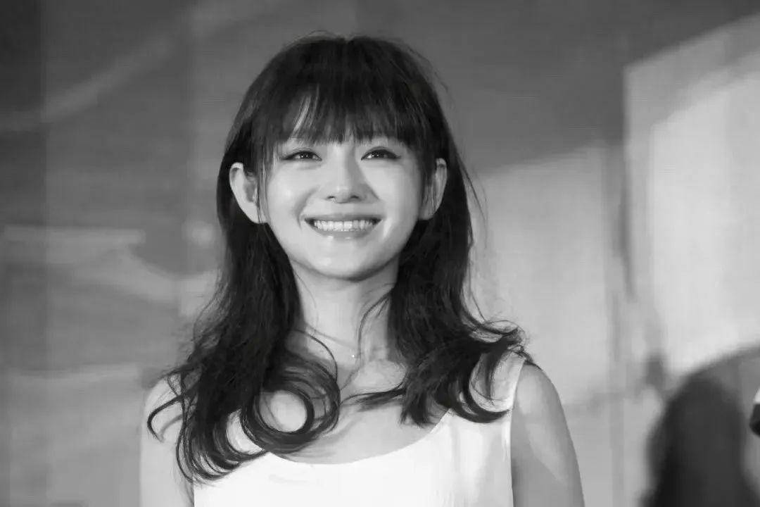 皇冠信用网如何开户_24岁女生酷似大S走红:没整容