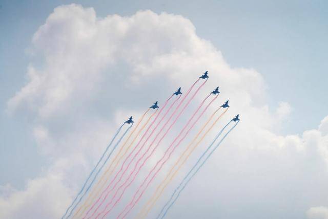 皇冠賬號_憋了几个小时皇冠賬號，外媒锐评九三阅兵：中国武器看着强，但没打过实战