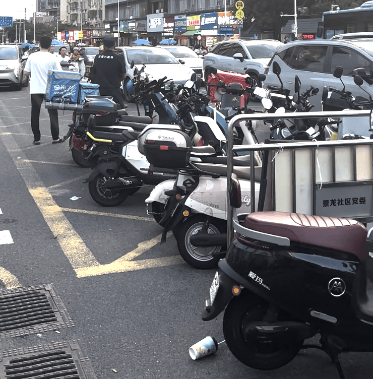 皇冠信用网押金多少_深圳一医院门口被指“举步维艰”皇冠信用网押金多少！整治后记者实探:仍很堵