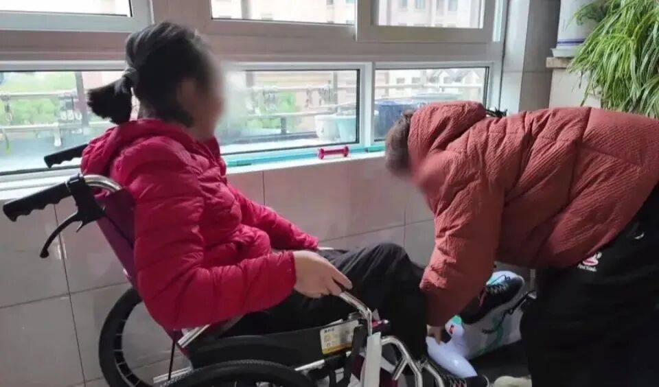 皇冠信用網会员_28岁妻子突发罕见病全身瘫痪皇冠信用網会员,丈夫哄骗卖婚房携款失踪,检方强势介入