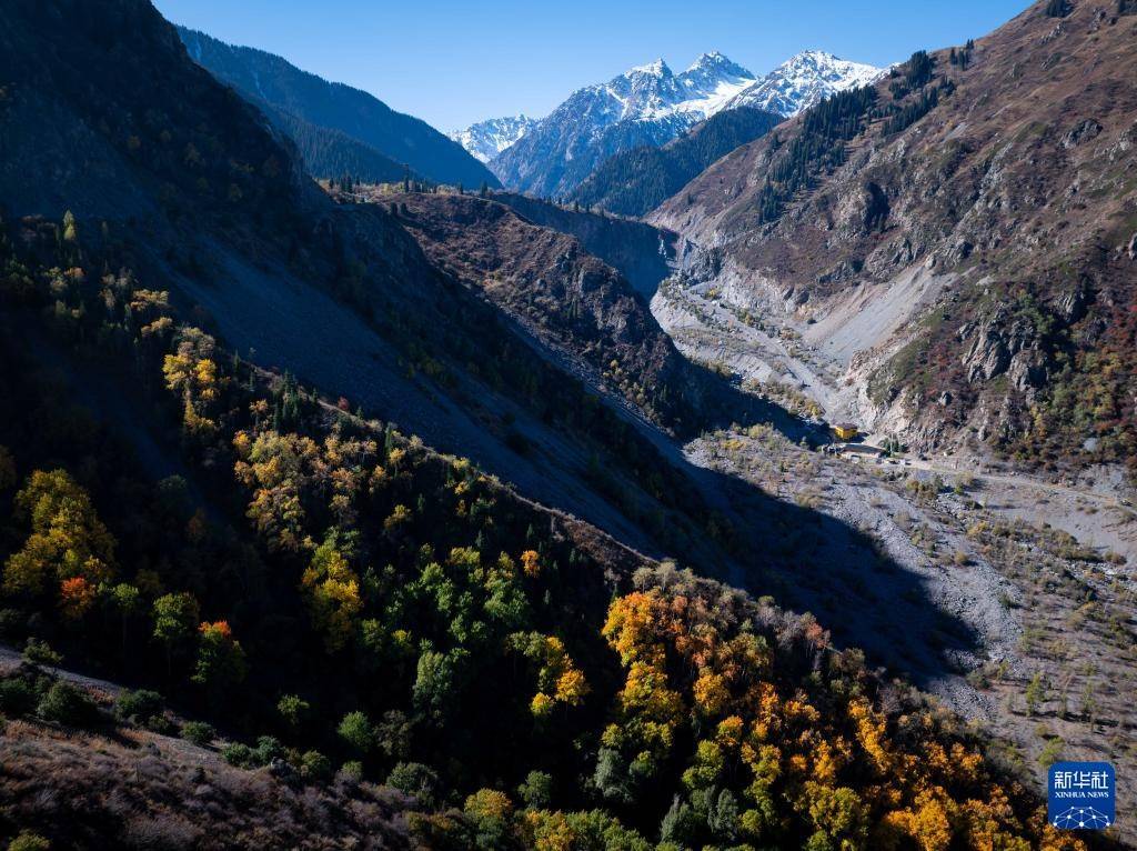 皇冠公司的代理怎么拿_哈萨克斯坦:伊塞克峡谷和伊塞克湖的秋日画卷