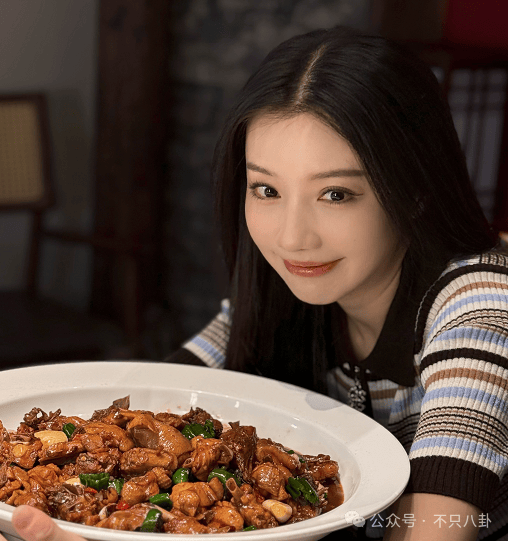 NBA篮球返水_他俩没分手但被拍到吵架了NBA篮球返水，吵得很凶......