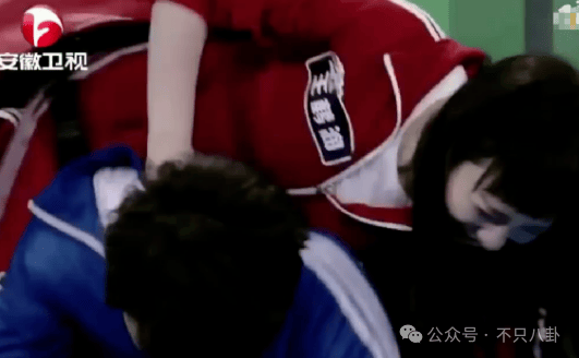 NBA篮球返水_他俩没分手但被拍到吵架了NBA篮球返水，吵得很凶......