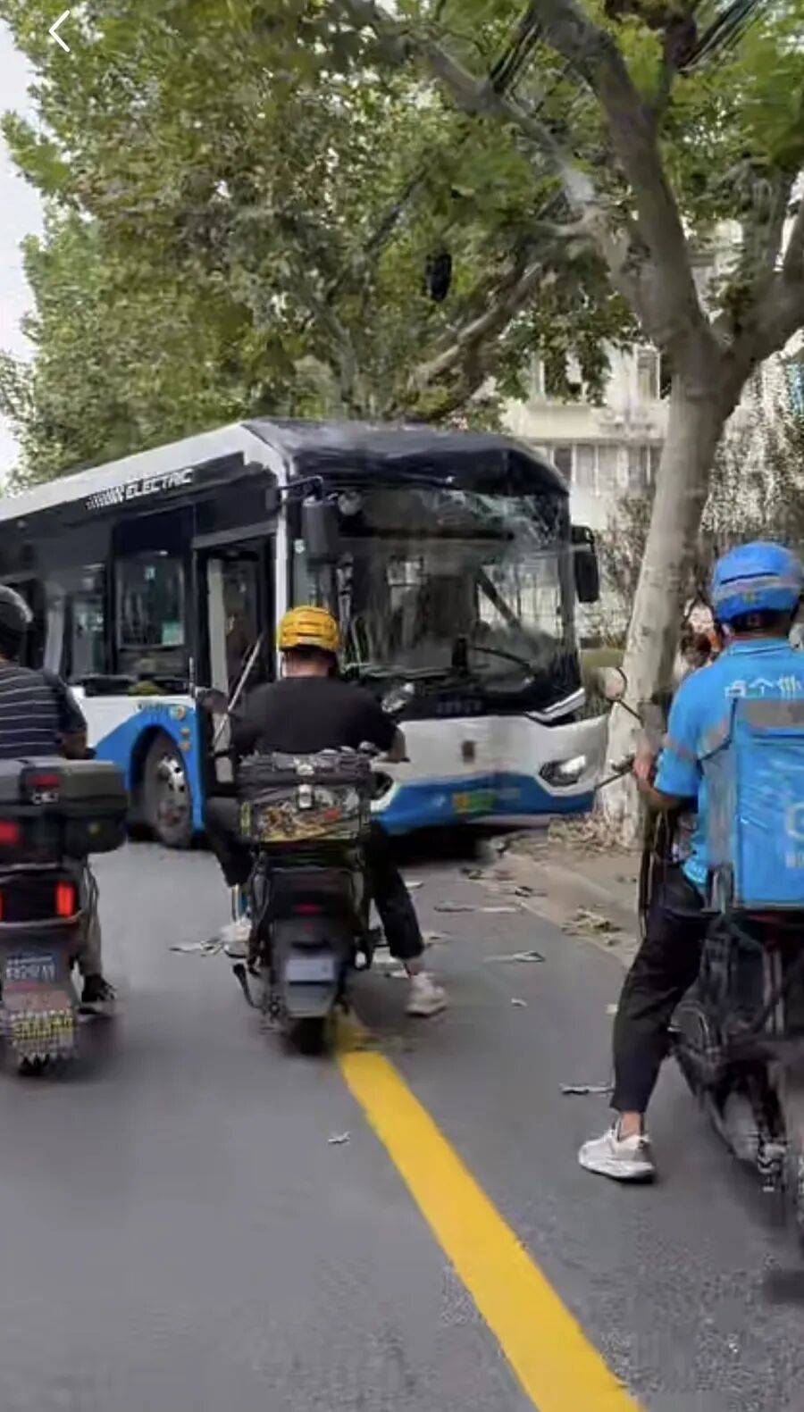 皇冠信用網去哪里弄
_上海警方：叶某（男皇冠信用網去哪里弄
，57岁）寻衅滋事，已被拘！