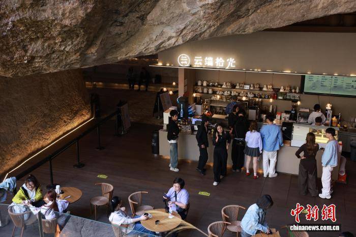 如何代理皇冠信用
_浙江温州乐清雁荡山:悬崖咖啡助力传统景区焕新出圈