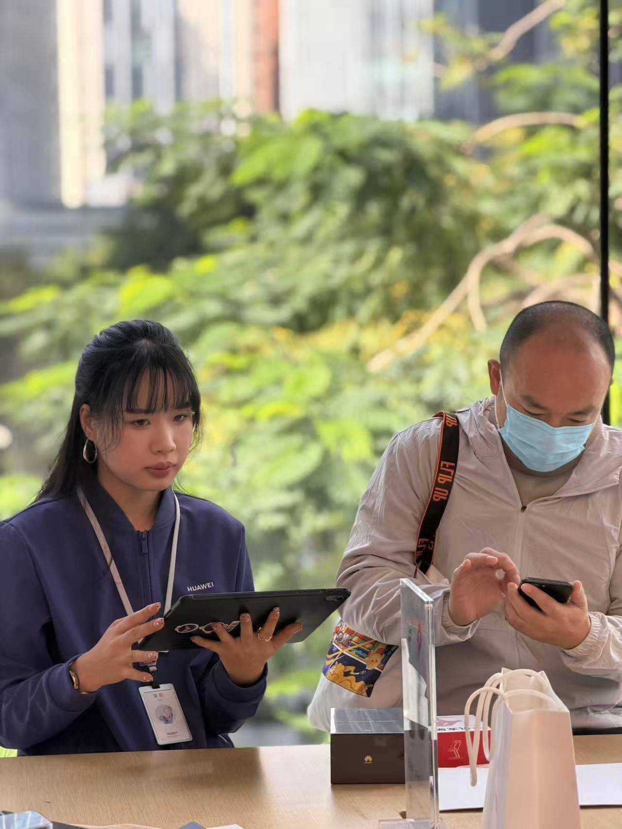 皇冠信用盘登
_直击华为Mate 80系列开售首日:排队热皇冠信用盘登
,Pro Max版本最受欢迎