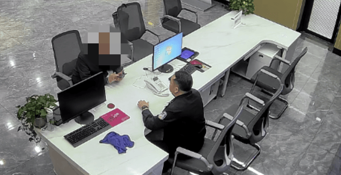 皇冠信用網开号
_浙江男子花30万买金条送孙子皇冠信用網开号
,所长、行长都上门了……