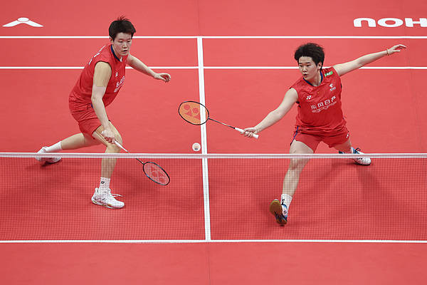 皇冠信用网如何开户_国羽闯入总决赛四项决赛皇冠信用网如何开户,最保险的女双却出意外,“圣坛”组合泪别2025年