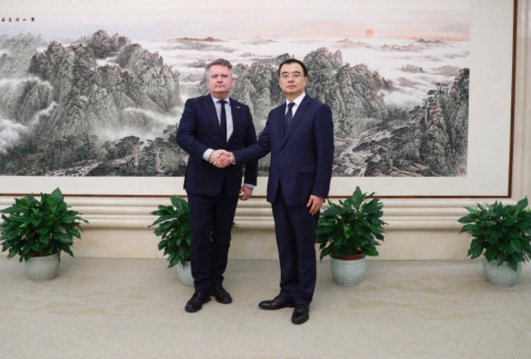 皇冠信用网代理注册_泽连斯基破翻脸比翻书快皇冠信用网代理注册，乌克兰即将发出新制裁令，包括中国公民？中方措辞严厉