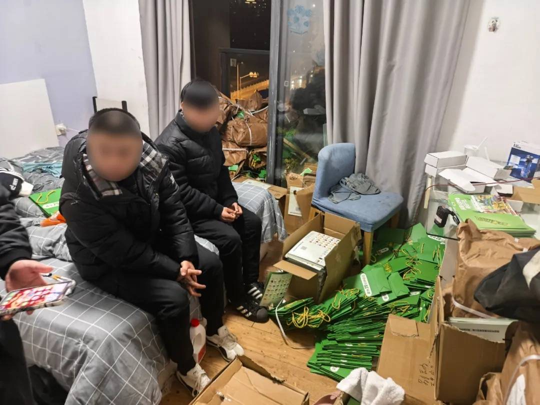 如何申请皇冠代理_上海警方:多名来沪人员窜至居民小区如何申请皇冠代理,已被抓获!家门口出现这种袋子,千万小心→