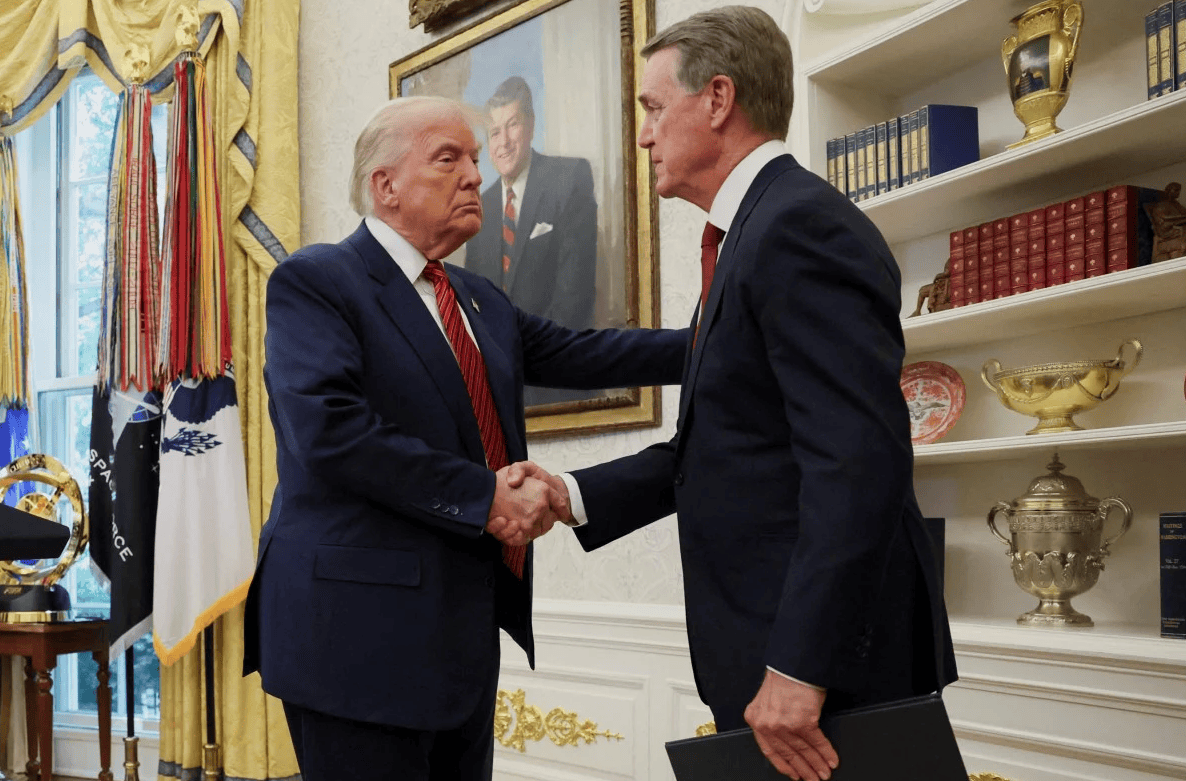 皇冠信用网开户_通话后皇冠信用网开户,高市都笑裂了,特朗普转头就见驻华大使