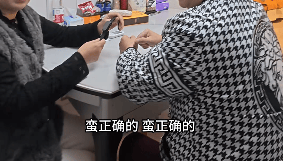 如何申请皇冠信用网_父母花84元网购“神奇手表”如何申请皇冠信用网,儿子发现能测万物:猫咪血糖5.9,吸尘器血糖7.4,父母:下次不买了