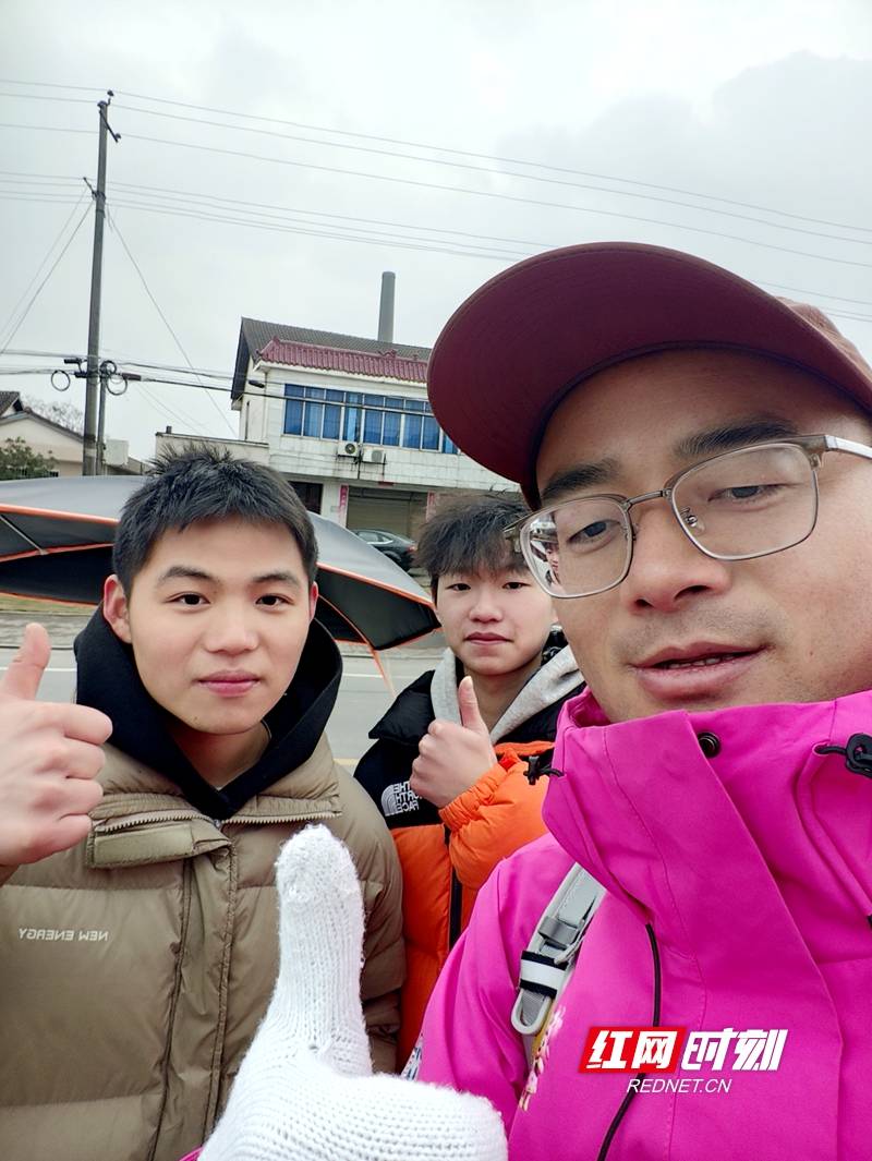 介绍个信用网网址_两个湖南“蛮子”的湘超赌约：结果一人徒步300公里介绍个信用网网址，一人徒步180公里