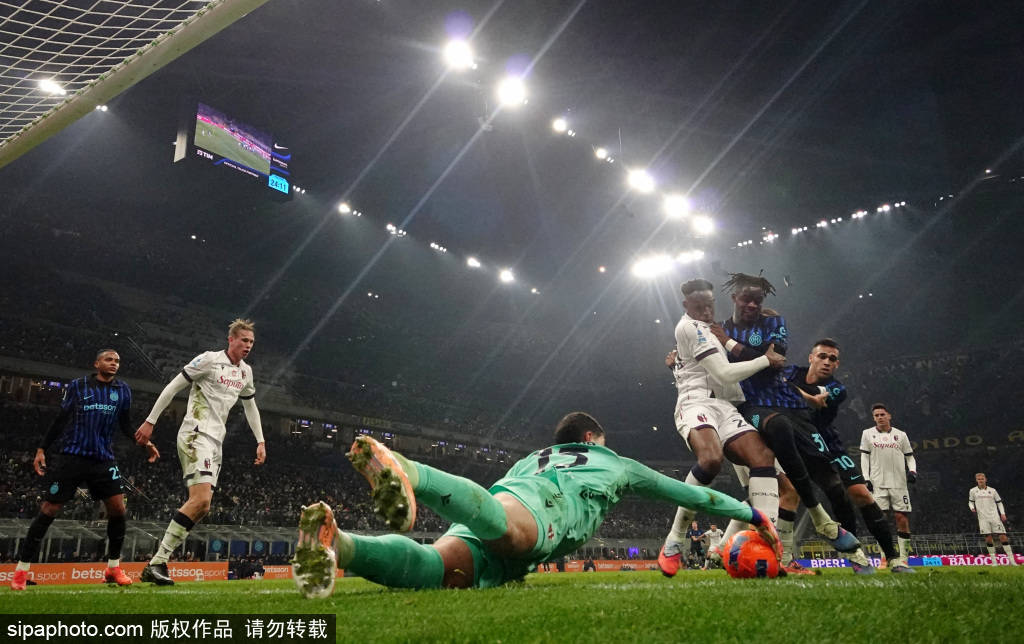 皇冠密码找回
_国米与那不勒斯的战术对决:2-2平局背后的数据揭秘与球迷热议