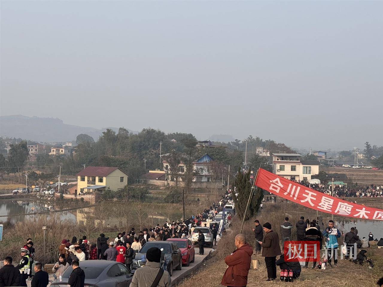 皇冠电话多少
_实探“千人帮忙杀猪”的合川庆福村:热闹如5A级景区皇冠电话多少
,车流堵到5公里外,有网友骑摩托接人进村