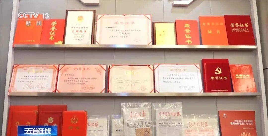 皇冠信用盘注册
_女警徒手夺刀皇冠信用盘注册
,脸上缝30多针:后怕但不后悔