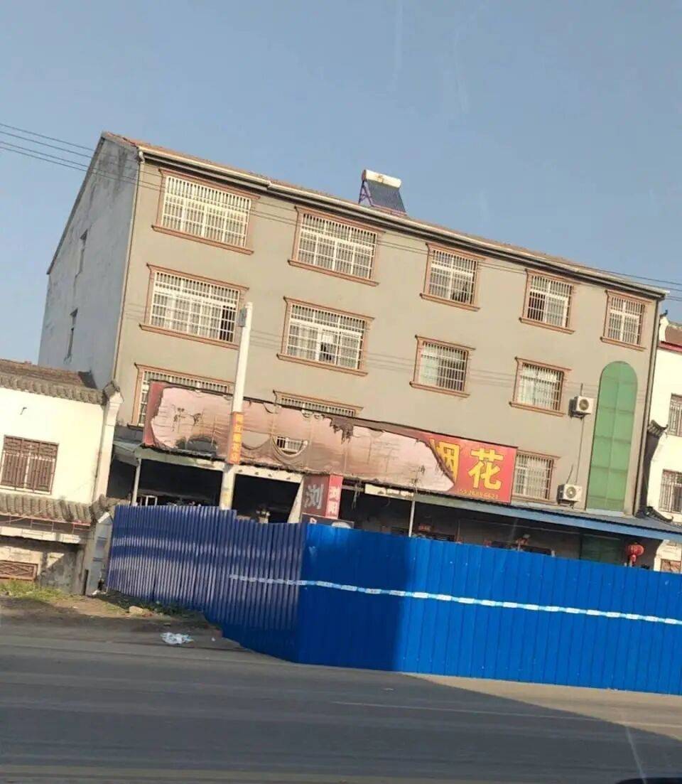 信用平台出租_湖北烟花爆竹爆燃事故点附近烟花店铺均已歇业信用平台出租,目击村民:火苗从一楼冲出一人多高,隔壁也被浓烟充斥