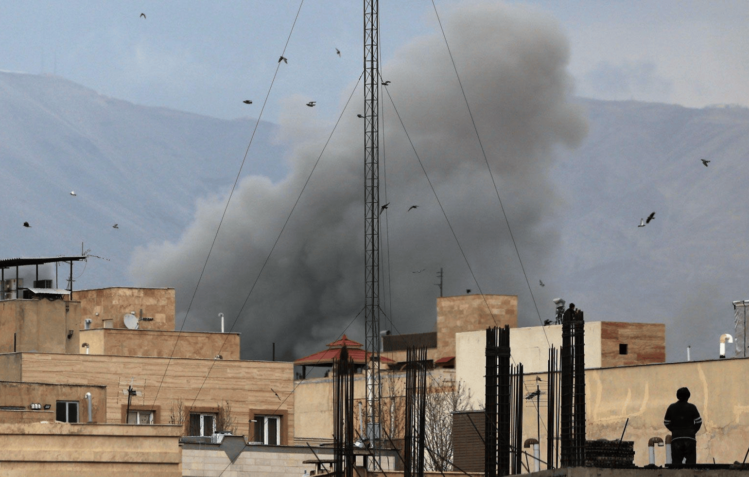 皇冠信用盘最高占成 _“灭国大轰炸”已开始：炸海水淡化厂皇冠信用盘最高占成 ，炸油库，伊朗进入艰难时刻